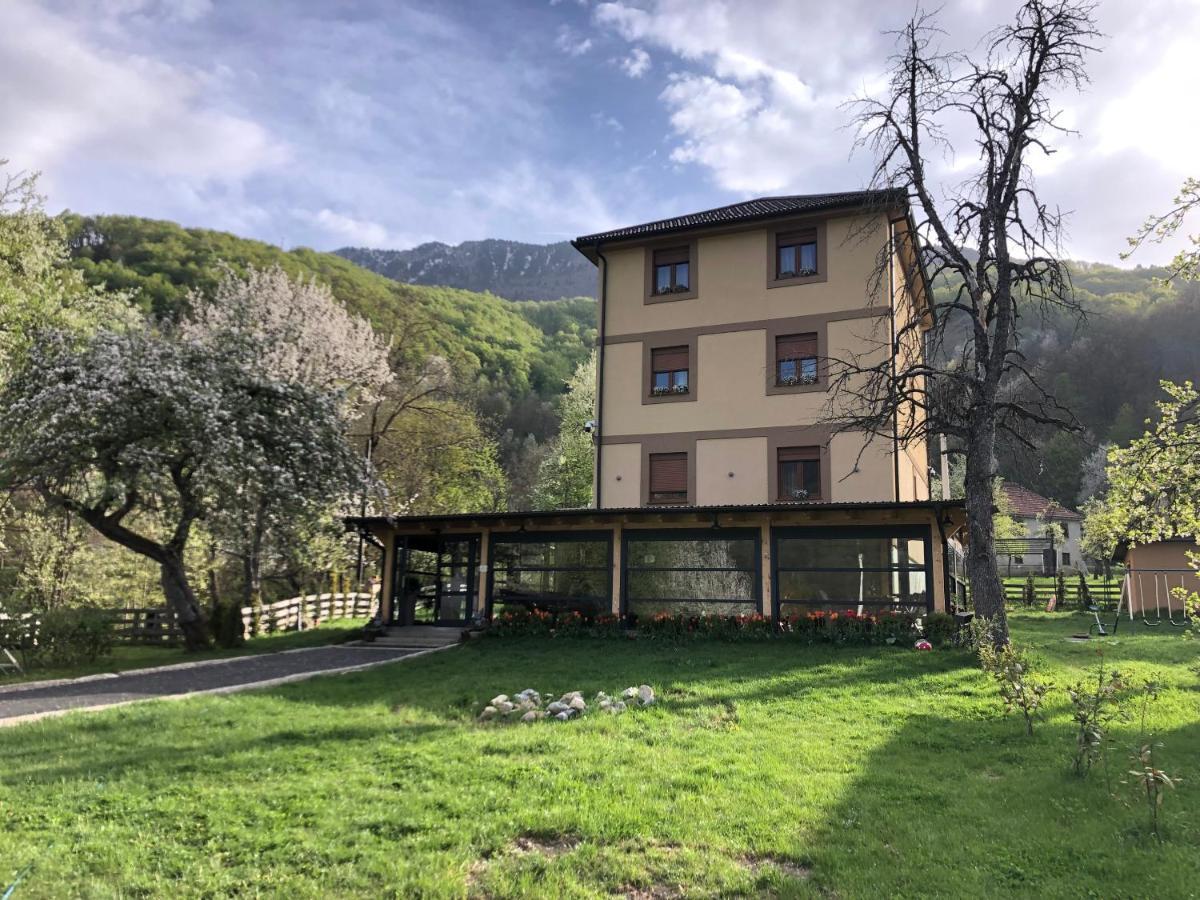 Zvjezdana Dolina Garni Hotel แอนดริเจวิกา ภายนอก รูปภาพ